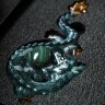 Ёлочная игрушка «Зелёный дракон» с камнем (малахит) — символ Нового 2024 года
