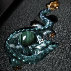 Ёлочная игрушка «Зелёный дракон» с камнем (малахит) — символ Нового 2024 года