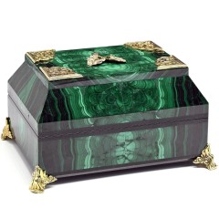 Малахитовая шкатулка «Каменный цветок» с бронзовым декором (золочение)
