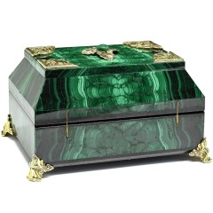 Малахитовая шкатулка «Каменный цветок» с бронзовым декором (золочение)