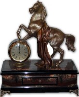 Настольные часы «Конь с попоной»