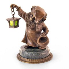 Бронзовая фигурка светильник «Гном с фонариком» для интерьера