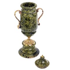 Интерьерная ваза из камня «Кубок» (змеевик) в подарок руководителю