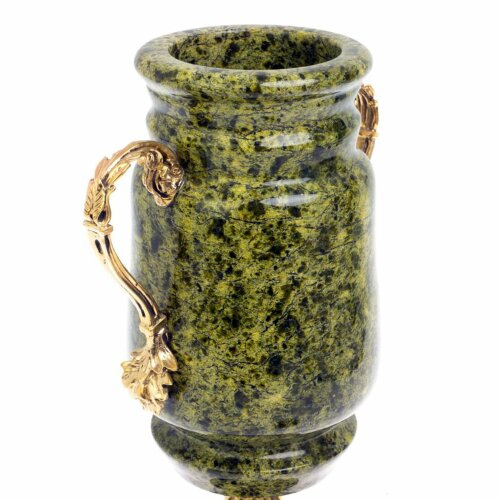 Интерьерная ваза из камня «Кубок» (змеевик) в подарок руководителю