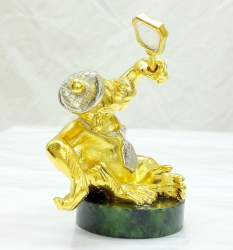 Статуэтка «Красавец»