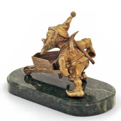 Бронзовая фигурка «Гном с телегой» в подарок строителю