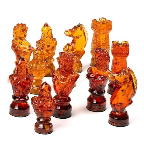 Шахматные фигуры «Королевские» из янтаря