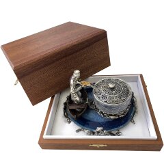 Хрустальная икорница «Старик с неводом» на срезе голубого агата