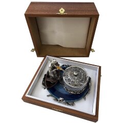 Хрустальная икорница «Старик с неводом» на срезе голубого агата