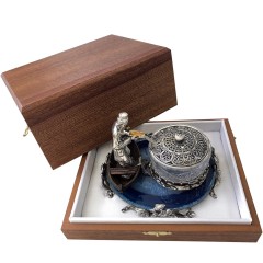 Хрустальная икорница на агате «Старик с неводом» — настоящие произведения искусства