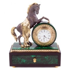 Шкатулка из малахита «Конь» с часами в виде скульптуры