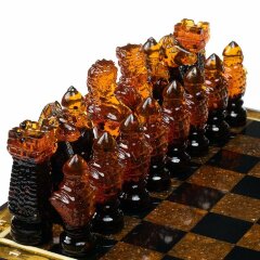 Крупные шахматные фигуры «Королевские» из янтаря