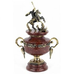 Интерьерный кубок из камня «Георгий Победоносец» (лемезит) в подарок начальнику