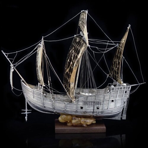 Сувенирный корабль «Santa Maria» из серебра в подарок для интерьера