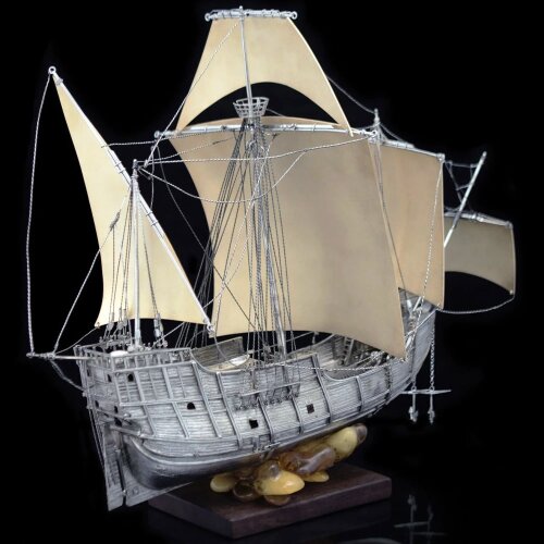 Сувенирный корабль «Santa Maria» из серебра в подарок для интерьера