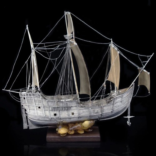 Сувенирный корабль «Santa Maria» из серебра в подарок для интерьера