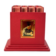 Коллекционная книга «Мао Цзэдун» (4 тома) в кожаном футляре на подставке