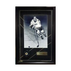 Шайба с личным автографом «Бобби Халл»