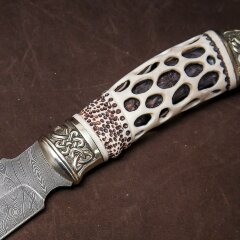 Подарочный нож «Орёл» на резной подставке из рога лося