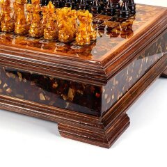 Подарочные шахматы «Царские» из дуба и янтаря