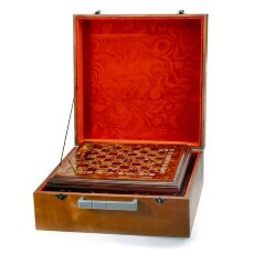 Подарочные шахматы «Царские» из дуба и янтаря