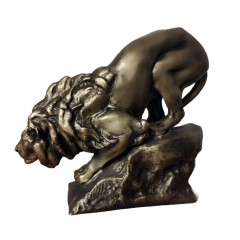 Бронзовая статуэтка «Лев на скале» в подарок коллекционеру