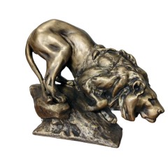 Бронзовая статуэтка «Лев на скале» в подарок коллекционеру