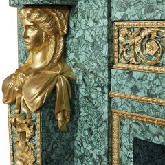 Малахитовый камин премиум класса «GREECE» с бюстами для интерьера дома