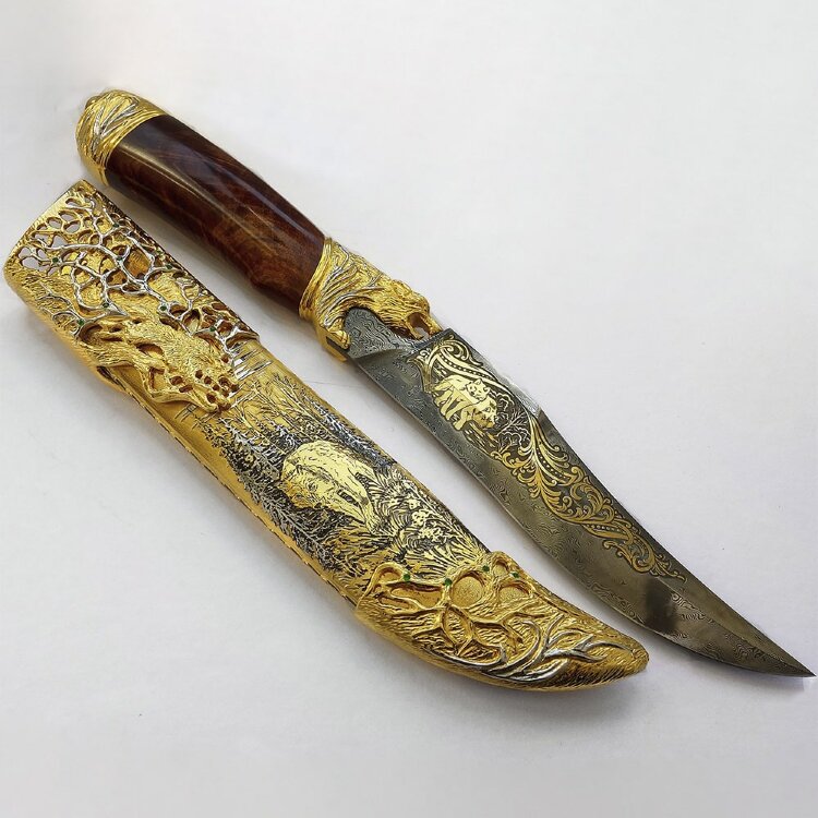 Подарочный нож «Бегущий волк» с клинком из дамасской стали