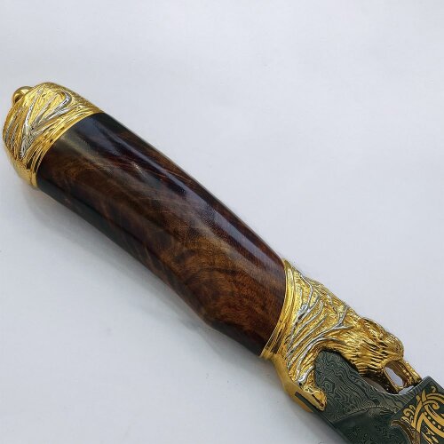 Подарочный нож «Бегущий волк» с клинком из дамасской стали