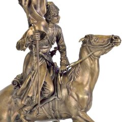 Скульптурная композиция «Казак знаменосец»