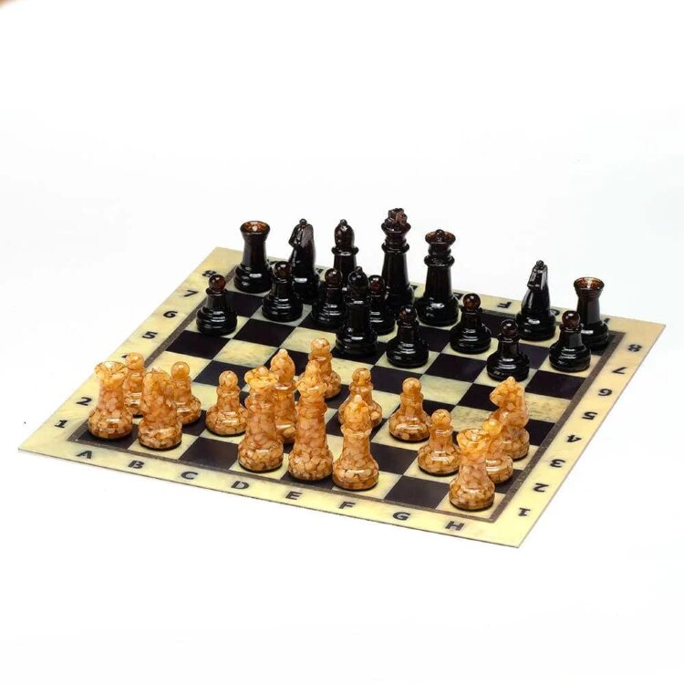 Шахматные фигуры из янтаря «Элеганс» на пластиковой доске