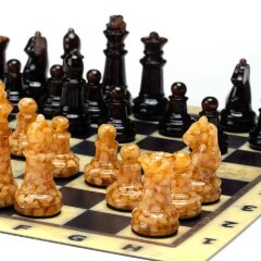 Шахматные фигуры из янтаря «Элеганс» на пластиковой доске