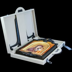 Подарочная икона «Казанская Божья Матерь» из янтаря и морёного дуба