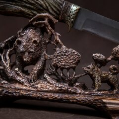 Подарочный нож «Медведь» на резной подставке из рога лося