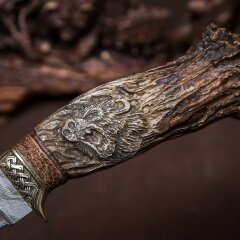 Подарочный нож «Медведь» на резной подставке из рога лося