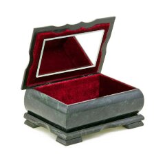 Прямоугольная шкатулка из змеевика «Ящерица» для украшений