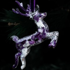 Ёлочная игрушка «Олень» из натурального аметиста — украшение для ёлки