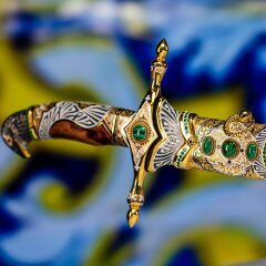 Подарочная восточная сабля «ОРЁЛ» украшенная драгоценными камнями в подарок мужчине