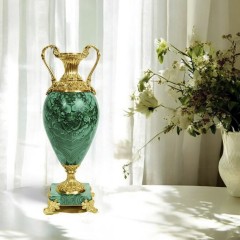 Малахитовая ваза «Амфора» из натурального камня для интерьера дома