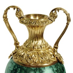 Малахитовая ваза «Амфора» из натурального камня для интерьера дома