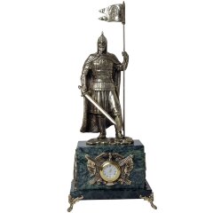 Сувенирная статуэтка «Александр Невский» на часах — символ и покровитель города Санкт-Петербург