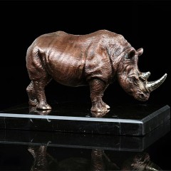 Бронзовая статуэтка «Носорог» в подарок охотнику — желанный трофей