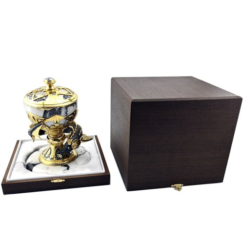 Большая икорница с позолотой «Осётр» на камне станет украшением стола