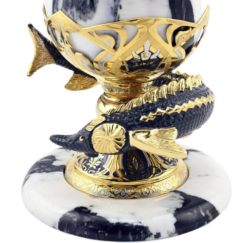 Большая икорница с позолотой «Осётр» на камне станет украшением стола