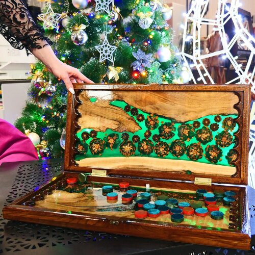 Деревянные нарды «Малахит» из массива ореха и эпоксидной смолы