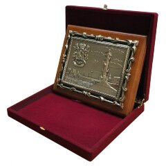 Сувенирная картина гравюра «Стрелка Васильевского острова» с видами и символикой города СПб