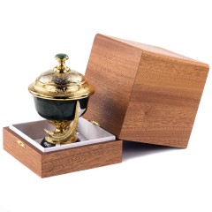 Икорница «Две стерлядки» из нефрита — стильное изделие которое станет украшением праздничного стола