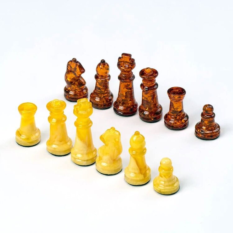 Малые шахматные фигуры «Элеганс» из янтаря
