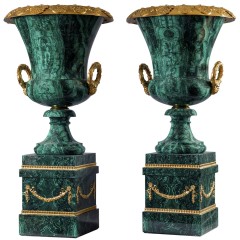 Малахитовая ваза «Классика» из натурального камня для интерьера дома